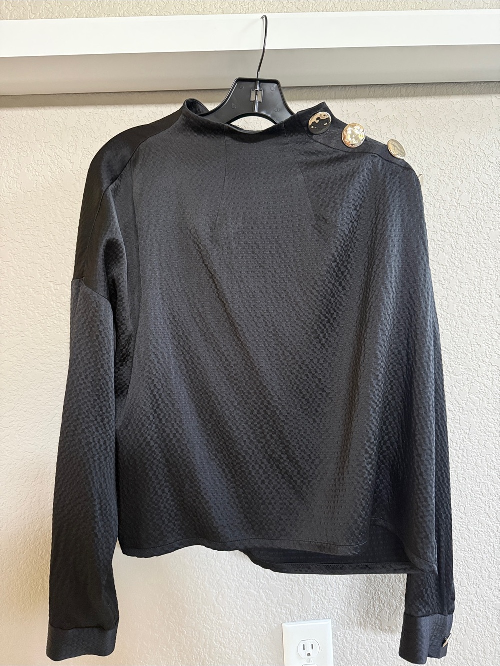 Rachel Comey Black Hammered Blouse with Large Gold Shoulder Button Detail Sz 6